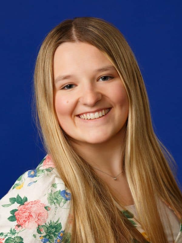Straight-teeth-after-orthodontic-treatment Jones family patient smiling after orthodontic treatment